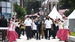 Momen Jokowi Momotoran di Danau Toba Bareng Sandiaga