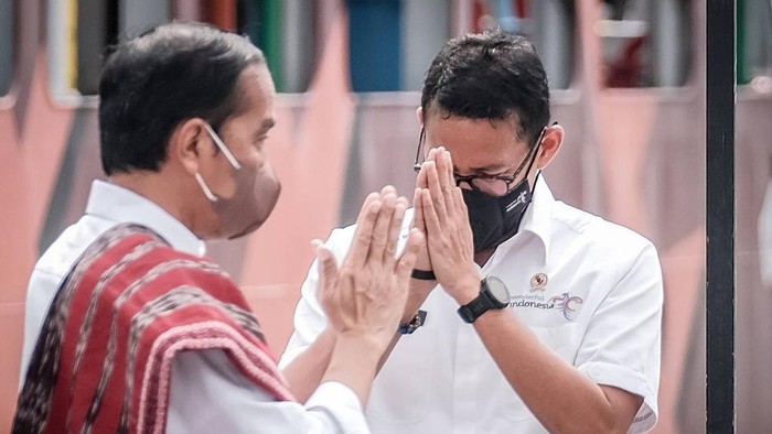Presiden Joko Widodo meresmikan tujuh pelabuhan penyeberangan dan empat kapal motor penumpang (KMP) di Kawasan Dermaga Pelabuhan Ajibata, Kabupaten Toba, Sumatera Utara.