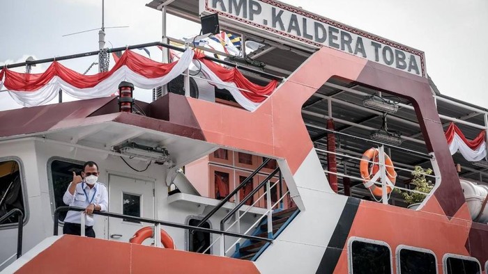 Presiden Joko Widodo meresmikan tujuh pelabuhan penyeberangan dan empat kapal motor penumpang (KMP) di Kawasan Dermaga Pelabuhan Ajibata, Kabupaten Toba, Sumatera Utara.
