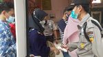 Foto: Tak Ada Perayaan Imlek, Kampung China Cibubur Masih Diserbu Warga