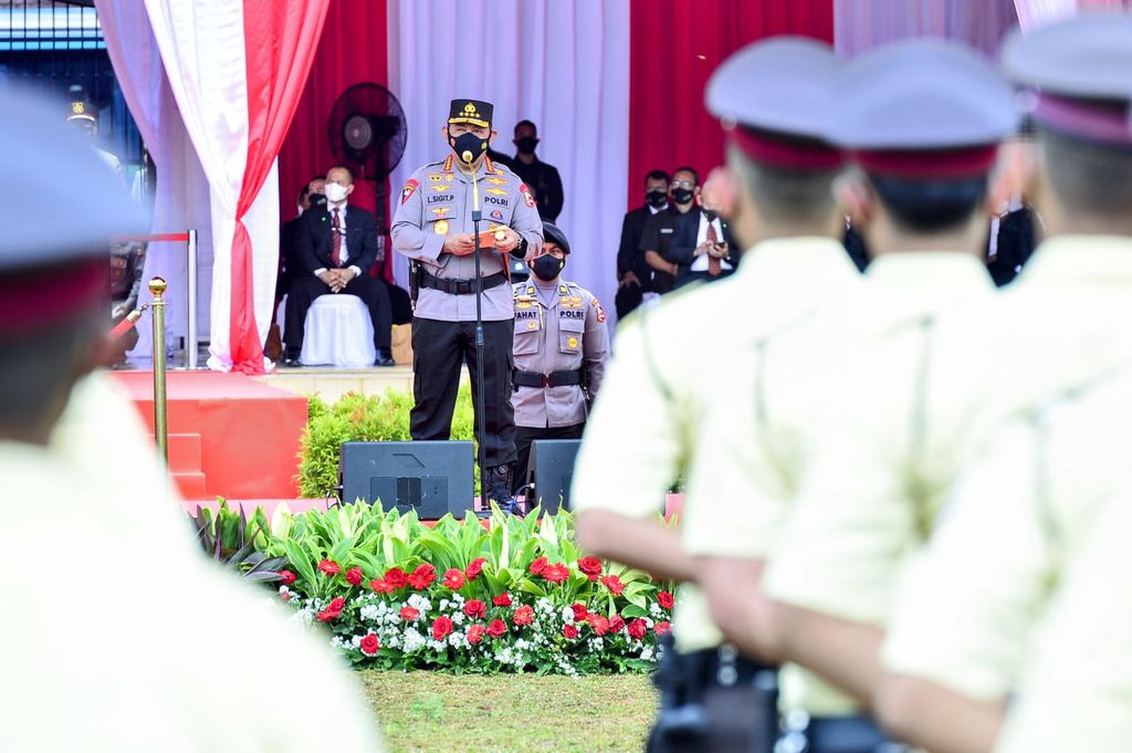 Kapolri Jenderal Listyo Sigit memimpin upacara peringatan HUT ke-41 Satpam