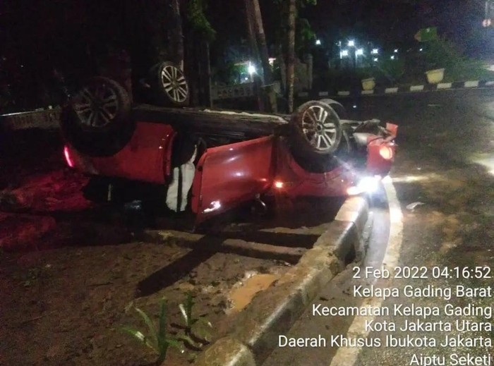 Kecelakaan mobil mini cooper di Jakarta Utara