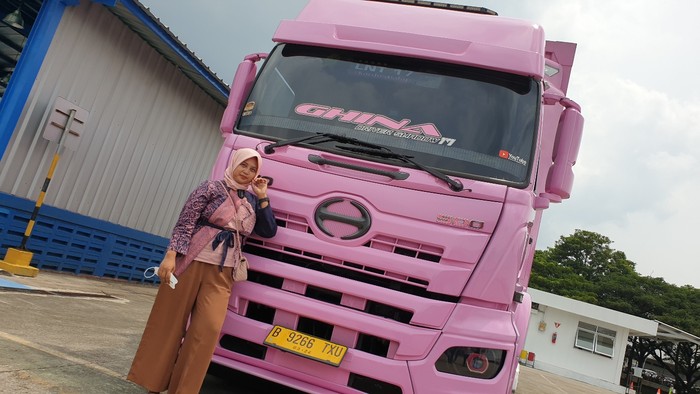 Kisah sopir truk wanita asal Wonogiri, Devi Nuraisyah Stephani