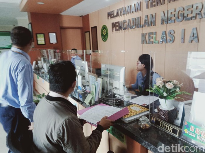 Kuasa hukum LP3HI datang ke PN Klaten untuk sidang praperadilan buku Matur Jujur.