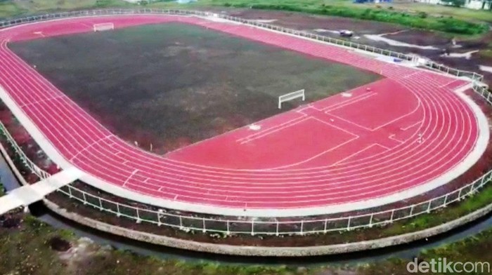 Melihat Progres Terkini Pembangunan Stadion RAA Adiwijaya Garut Pembangunan tahap satu stadion sepak bola RAA Adiwijaya, Garut telah rampung dilaksanakan. Saat ini, Pemda tengah mengebut pembangunan tribun penonton.