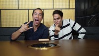 Mischa Chandrawinata juga memilili momen bersama Daniel Mananta saat berada di restoran BBQ. Foto: Instagram @mischach