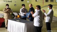 Prabowo menyaksikan MoU, antara PTDI Jet Investment Group SARL dalam penjualan dan pengembangan pesawat CN235, Rabu (2/2/2022).