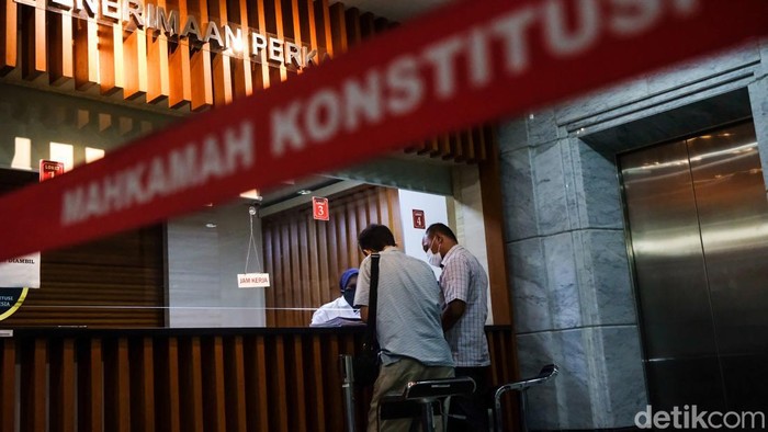 UU Ibu Kota Negara (IKN) resmi digugat ke Mahkamah Konstitusi (MK). Penggugat menilai UU itu cacat formil hingga layak dibatalkan MK.