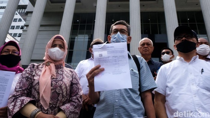 Momen UU Ibu Kota Negara Resmi Digugat ke MK UU Ibu Kota Negara (IKN) resmi digugat ke Mahkamah Konstitusi (MK). Penggugat menilai UU itu cacat formil hingga layak dibatalkan MK.