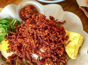 Cicip Gurihnya Nasi Empal Bu Marie dengan Cita Rasa Tempo Doeloe!