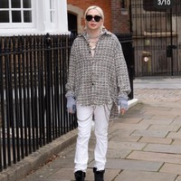 Bulan depan dia berencana ke Thailand untuk melakukan operasi plastik yang lebih ekstrem lagi. Aku bahkan akan mengecilkan penisku sehingga ukurannya seperti rata-rata orang Korea,” ungkap Oli, seperti dikutip Newsweek. Foto: Instagram