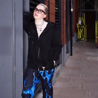 Oli London jadi viral setelah melakukan berbagai prosedur kecantikan demi mirip orang Korea. Pria bule asal Inggris ini tergila-gila dengan Jimin BTS sehingga mengubah penampilannya habis-habisanFoto: Instagram