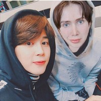 Instagramnya, oli London kerap mengedit foto fotonya dengan foto Jimin yang dijadikan jadi satu,Foto: Instagram