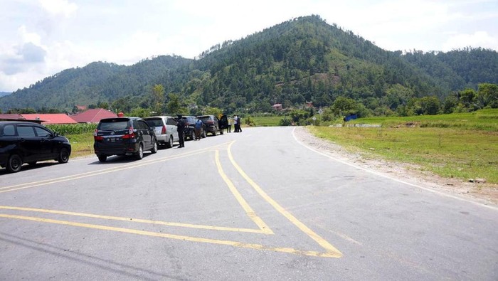 Penampakan Bypass Balige yang Baru Diresmikan Jokowi Presiden Joko Widodo (Jokowi) meresmikan Jalan Bypass Balige di Kabupaten Toba, Rabu (2/2/2022). Peresmian ditandai dengan penandatanganan prasasti dan dilanjutkan peninjauan Jalan Bypass Balige