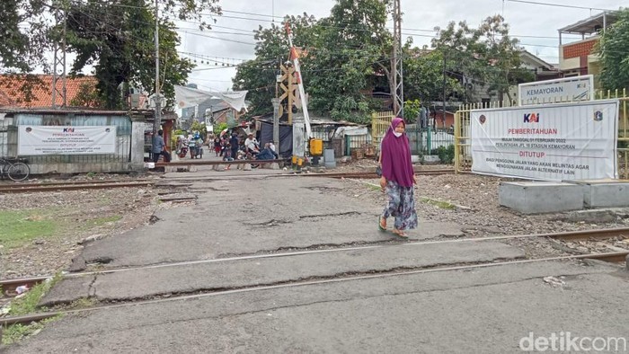 Perlintasan sebidang rel kereta api Jl Bungur Besar 17, Kemayoran, Jakarta Pusat, 2 Februari 2022. (Anggi Muliawati/detikcom)