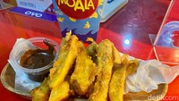Selain pisang goreng sambal juga ada menu stik pisang cokelat. Menu tersebut berupa pisang goreng dengan cocolan selai cokelat. Foto: detikcom/Riska Fitria