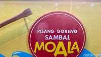 Pisang Goreng Moala ini mengusung konsep kaki lima. Bisnis kuliner ini ditujukan oleh Arya Saloka dan Arie Kriting untuk mengembangkan UMKM. Foto: detikcom/Riska Fitria