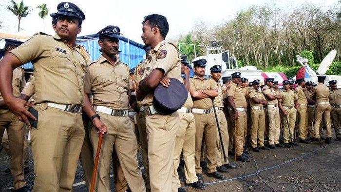 Polisi India (AFP Photo) Polisi India (AFP Photo)