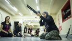 Siap Hadapi Rusia, Wanita Ukraina Berlatih Menggunakan Senjata Api