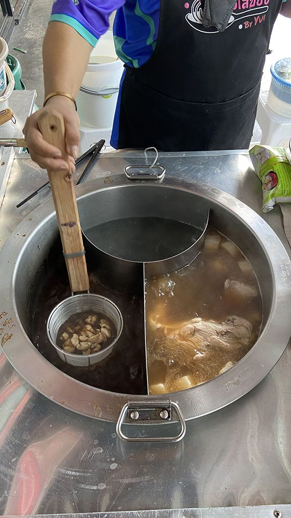Sensasi Makan Daging Buaya di Thailand, Rasanya Mirip Daging Ayam!