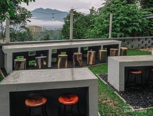 Nongkrong di Bolang Resto, Kulineran dengan Pemandangan Gunung Salak