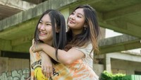 Sharon Wong mengungkapkan tak semua ungkapan sang kakak benar. Sharon menegaskan kedua orang tuanya sangat sayang kepada mereka dan sang ayah tak pernah main tangan. Foto: dok. Instagram Shannon Wong