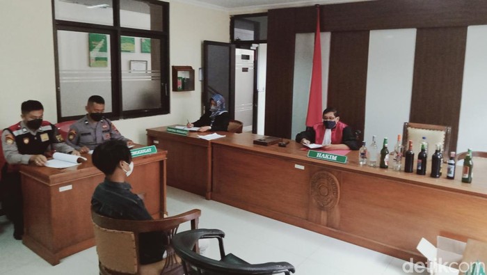 Sidang penjual miras ilegal di PN Klaten, Rabu (2/2/2022)