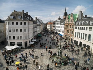 Denmark Pilih Berdampingan dengan Covid, Warga Bebas Lepas Masker