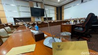 Anggota DPR yang terkonfirmasi positif COVID-19 tersebut sedang melakukan isolasi mandiri di kediaman masing-masing.