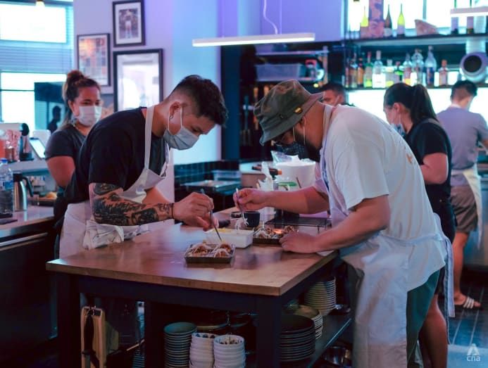 MasterChef Singapura Bikin Kreasi Sushi Pakai Roti