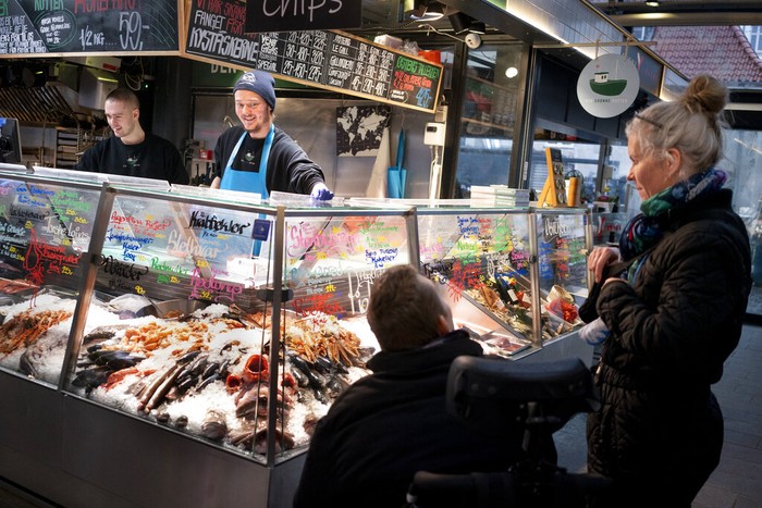 Foto tomada en una estación de trenes en Copenhague, Dinamarca, el 1 de febrero de 2022.  (Liselotte Sabroe/Ritzau Scanpix via AP)