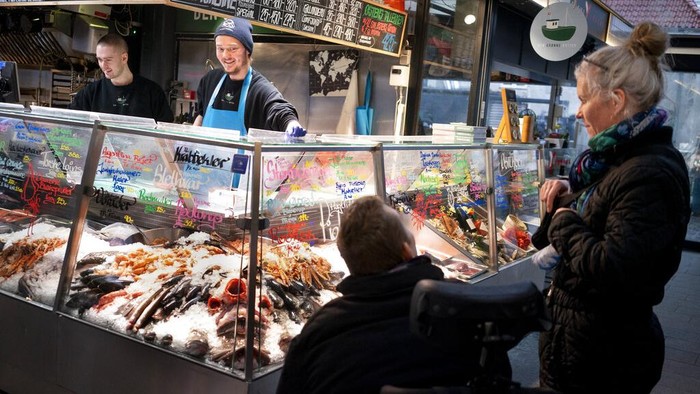 Foto tomada en una estación de trenes en Copenhague, Dinamarca, el 1 de febrero de 2022.  (Liselotte Sabroe/Ritzau Scanpix via AP)