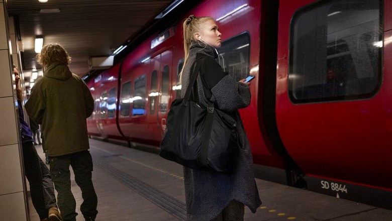 Foto tomada en una estación de trenes en Copenhague, Dinamarca, el 1 de febrero de 2022.  (Liselotte Sabroe/Ritzau Scanpix via AP)
