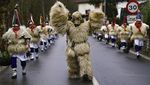 Tradisi Usir Roh Jahat Lewat Karnaval Joaldunak