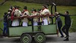 Tradisi Usir Roh Jahat Lewat Karnaval Joaldunak