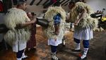 Tradisi Usir Roh Jahat Lewat Karnaval Joaldunak