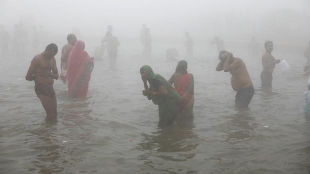 Indian Hindu devotees gather to take holy dips at Sangam, the confluence of the rivers Ganges and the Yamuna on 'Mauni Amavasya' or new moon day, third and the most auspicious date of bathing day during the annual month long Hindu religious fair 