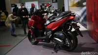 Vario 160 kini berbekal mesin performa tinggi kapasitas 160cc 4 katup enhanced Smart Power Plus (eSP+), serta memiliki teknologi minim gesekan menjadikan skutik premium sporti ini memberikan keseimbangan antara performa yang optimal dan kesempurnaan puncak saat dikendarai harian.