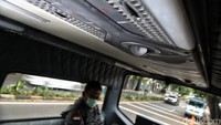 Mikrotrans memiliki kapasitas 9-11 penumpang.