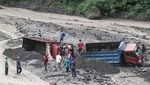 Puluhan Truk Pasir Terjebak Banjir Lahar Gunung Merapi
