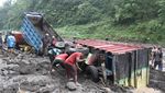 Puluhan Truk Pasir Terjebak Banjir Lahar Gunung Merapi