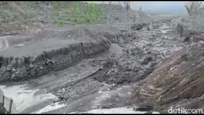 Banjir lahar Semeru di Lumajang