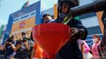 Begini Ramainya Antrean Minyak Goreng Murah di Pasar Kramat Jati