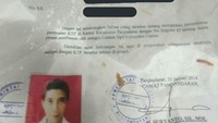 Bungkusan gorengan ini juga sempat heboh di media sosial, karena menggunakan kertas dokumen pribadi milik mantan Menteri Kelautan dan Perikanan Susi Pudjiastuti. Foto: Twitter/Facebook