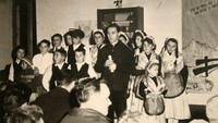 Populasi desa sempat berkurang selama bertahun-tahun, namun desa ini bangkit kembali pada tahun 1950 saat kakek Agnes, Sergio Arneodo mengambil alih sebagai guru sekolah desa. Setelah mempelajari bahasa lokal leluhur dia membantu memulihkan akar linguistik dan daya tarik dari bahasa Provencal yang memberi dorongan yang sangat dibutuhkan. (Coumboscuro Centre Prouvencal)