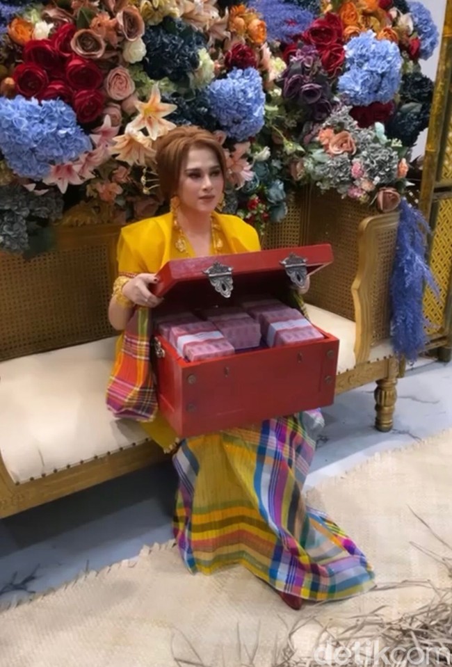 Unggahan tersebut sudah dibagikan ulang lebih dari 228 kali dan mendapatkan 19 reaksi. Beank menuliskan setelah acara lamaran, kedua calon pengantin akan menggelar acara resepsi pada 26 Februari 2022 mendatang, di salah satu hotel di Makassar, Sulawesi Selatan. Foto: Dok. pribadi Beank.