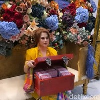 Unggahan tersebut sudah dibagikan ulang lebih dari 228 kali dan mendapatkan 19 reaksi. Beank menuliskan setelah acara lamaran, kedua calon pengantin akan menggelar acara resepsi pada 26 Februari 2022 mendatang, di salah satu hotel di Makassar, Sulawesi Selatan. Foto: Dok. pribadi Beank.