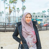 Kakak dari Ria Ricis itu dianggap menormalisasikan kekerasan dalam rumah tangga dalam menyampaikan isi ceramahnya. Hal tersebut tentu membuat warganet geram.  Foto: Dok. Instagram @okisetianadewi.