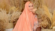 10 Gaya Hijab Syari Oki Setiana Dewi, Ustazah yang Ceramahnya Jadi Sorotan