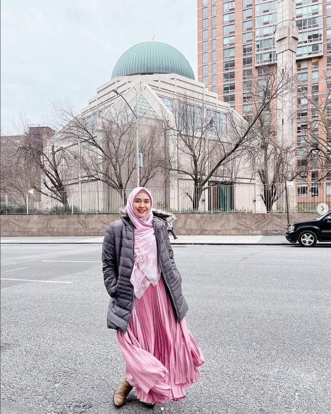 Sebelum menjadi ustazah, Oki Setiana Dewi memulai kariernya sebagai aktris. Dia menjadi pemain utama dalam film Ketika Cinta Bertasbih. Foto: Dok. Instagram @okisetianadewi.